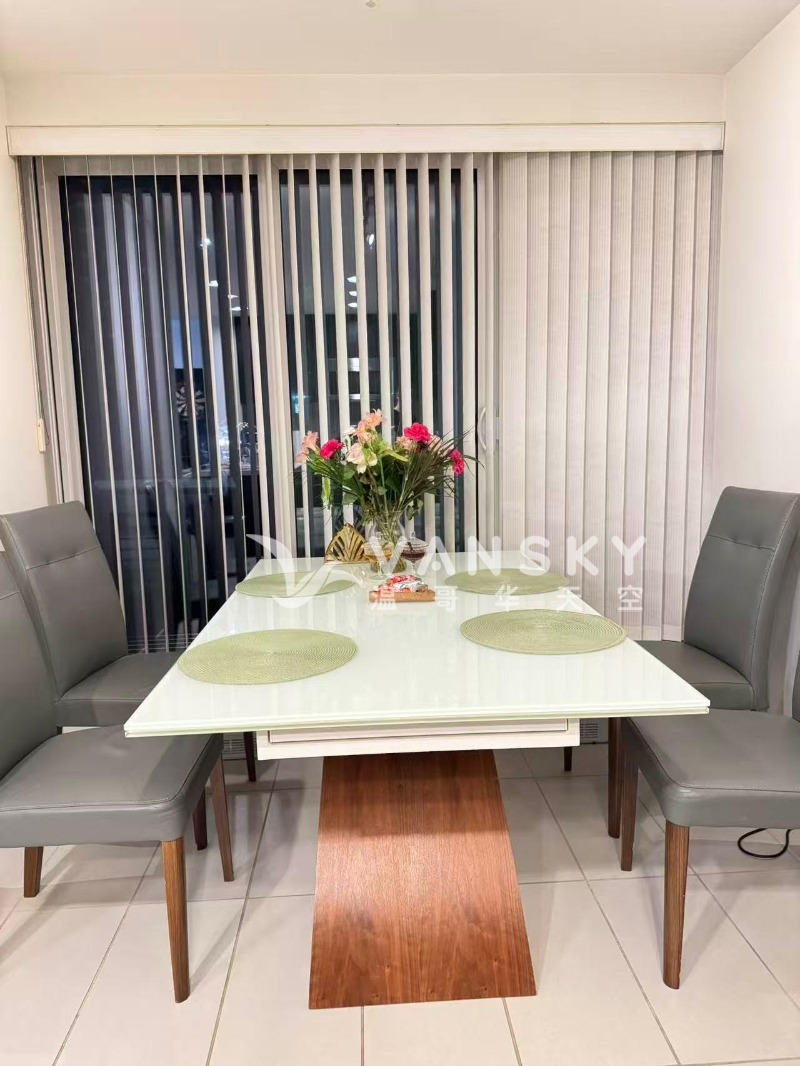 251112111457_dining room 2.jpg